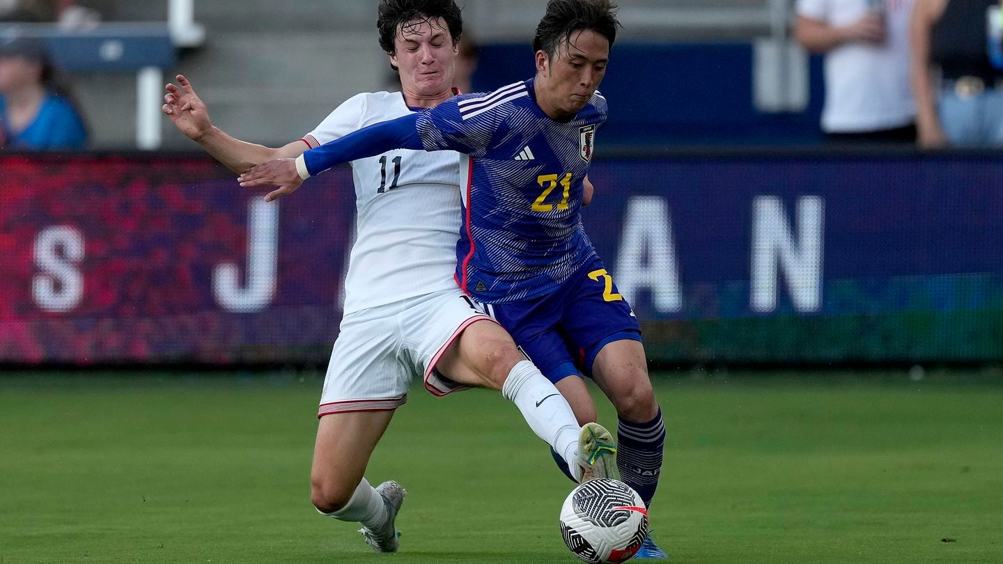 United States midfielder Paxten Aaronson and Japanese defender Ayumu Ohata battle for the ball during Tuesday's friendly in Kansas City, Kan.