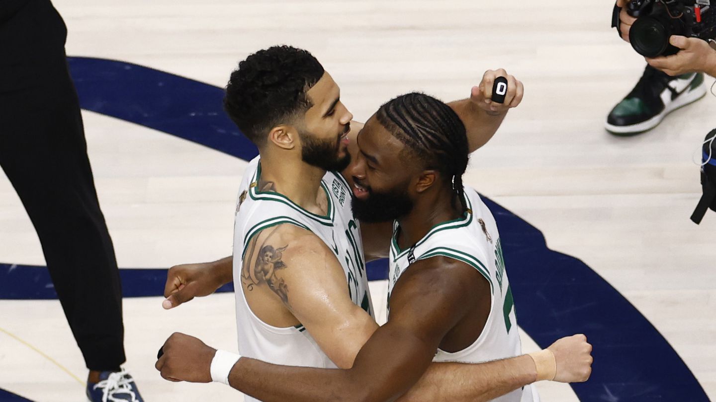 When the Mavericks erased a 21-point deficit and pulled within 3 points, the Celtics embraced the combined efforts of Jayson Tatum (left) and Jaylen Brown (right) to help pull them through to a Game 3 win in Dallas.