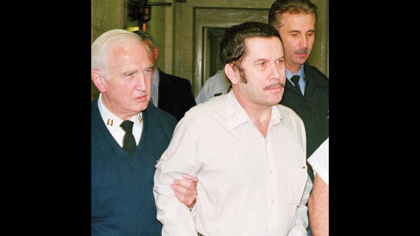 Lewis Lent in custody in 1994. (AP Photo/Alan Solomon)
