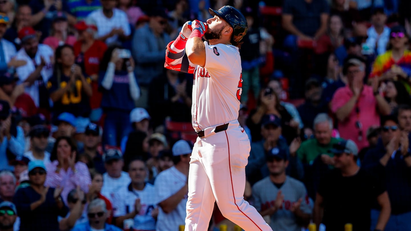 Wilyer Abreu started September cold, but struck for a pair of extra-base hits, including a home run, on Sunday against the White Sox.