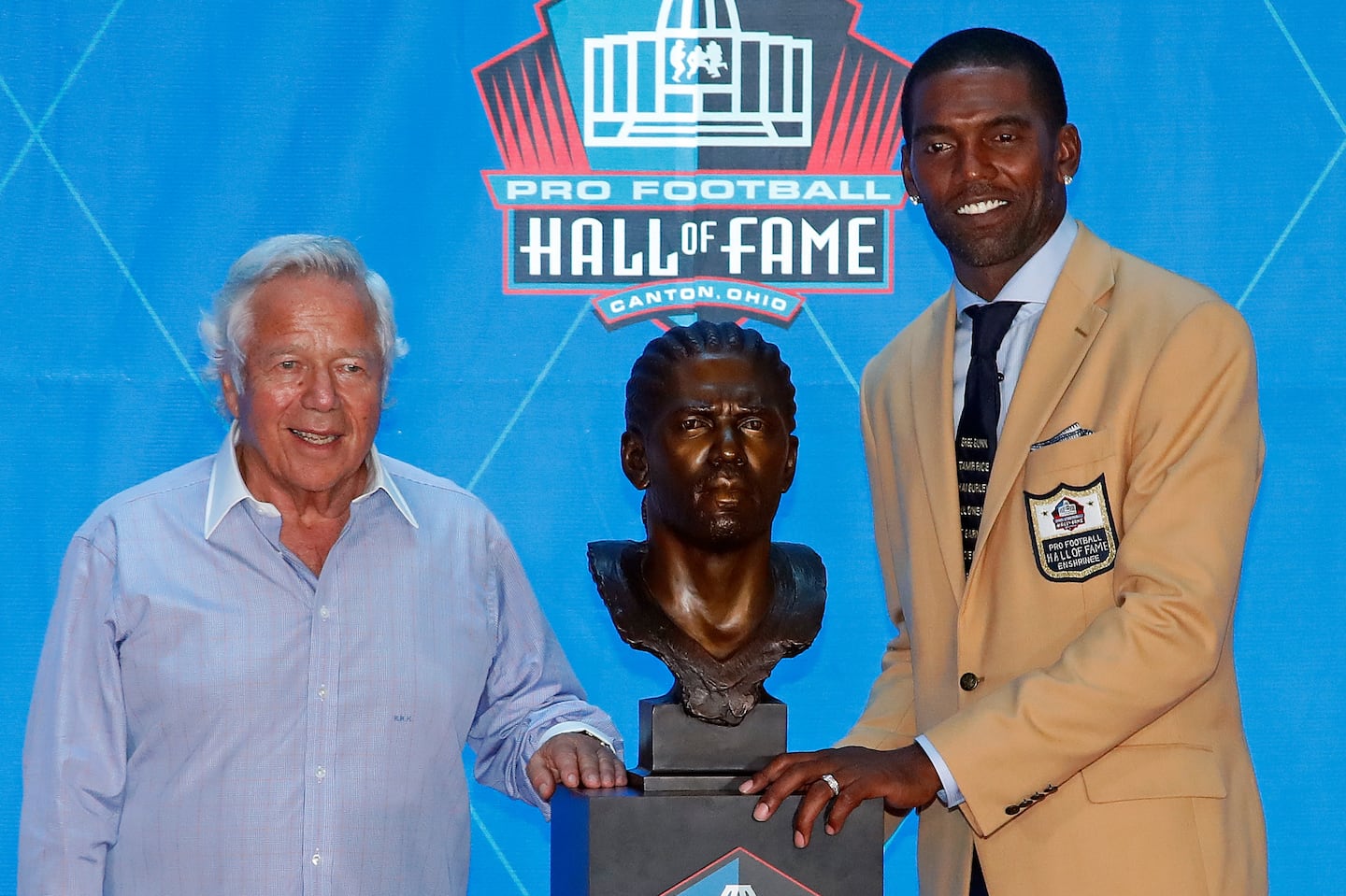 Robert Kraft (left) was on hand in Canton, Ohio, when former Patriot Randy Moss was inducted into the Pro Football Hall of Fame in 2018.