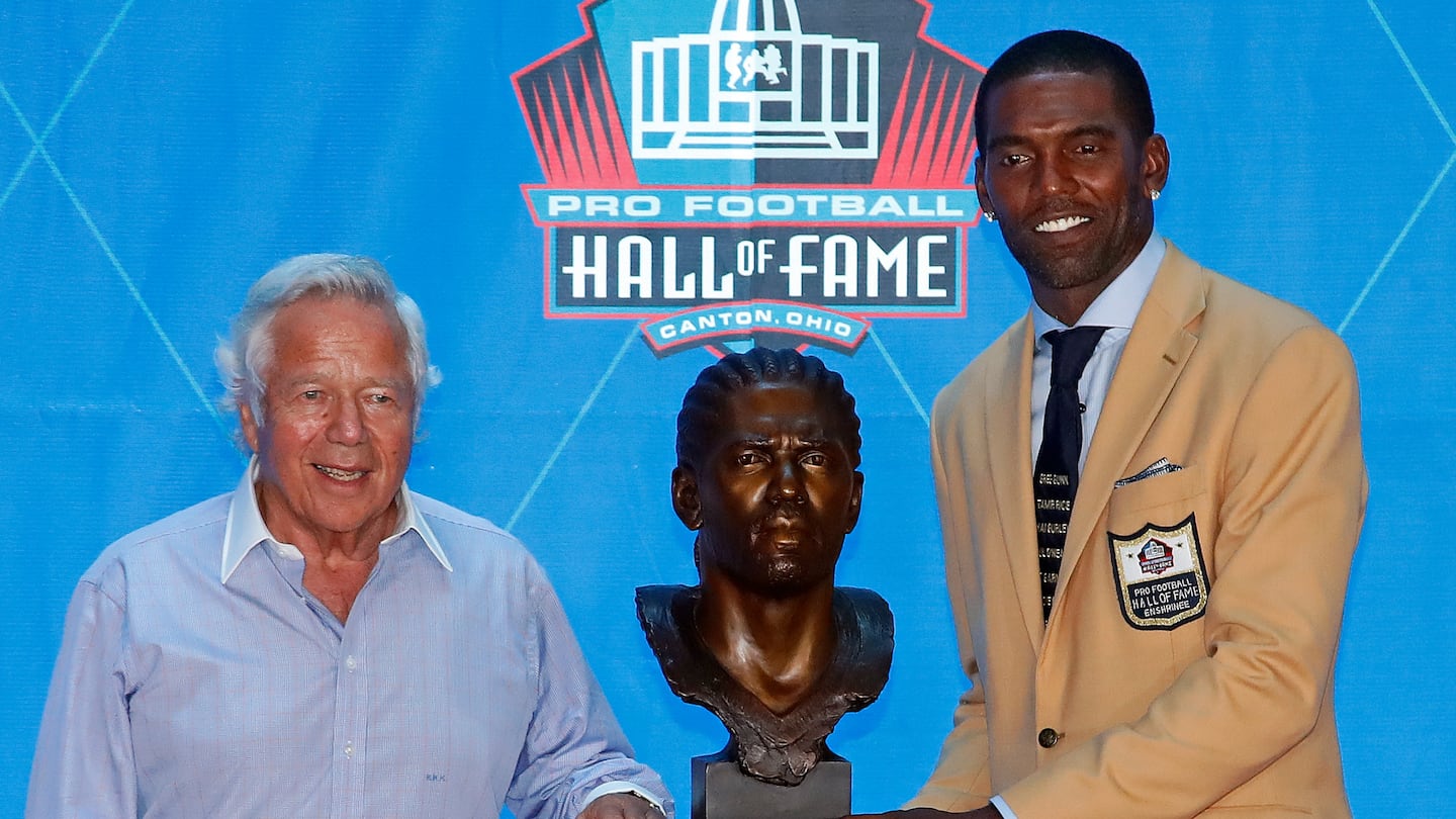 Robert Kraft (left) was on hand in Canton, Ohio, when former Patriot Randy Moss was inducted into the Pro Football Hall of Fame in 2018.