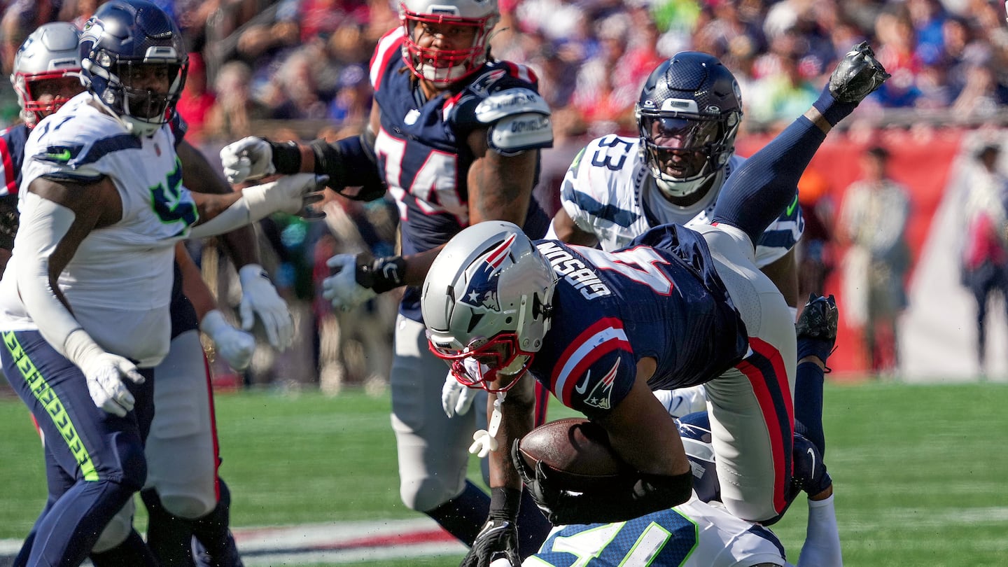 Antonio Gibson had 96 yards on 11 carries as the Patriots stuck mostly with the ground attack vs. the Seahawks.