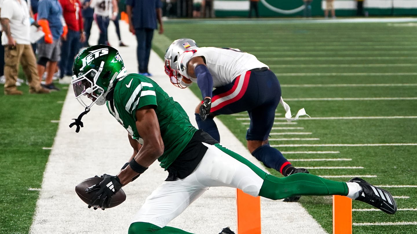 Jets receiver Garrett Wilson beats Patriots cornerback Christian Gonzalez for his third-quarter touchdown.