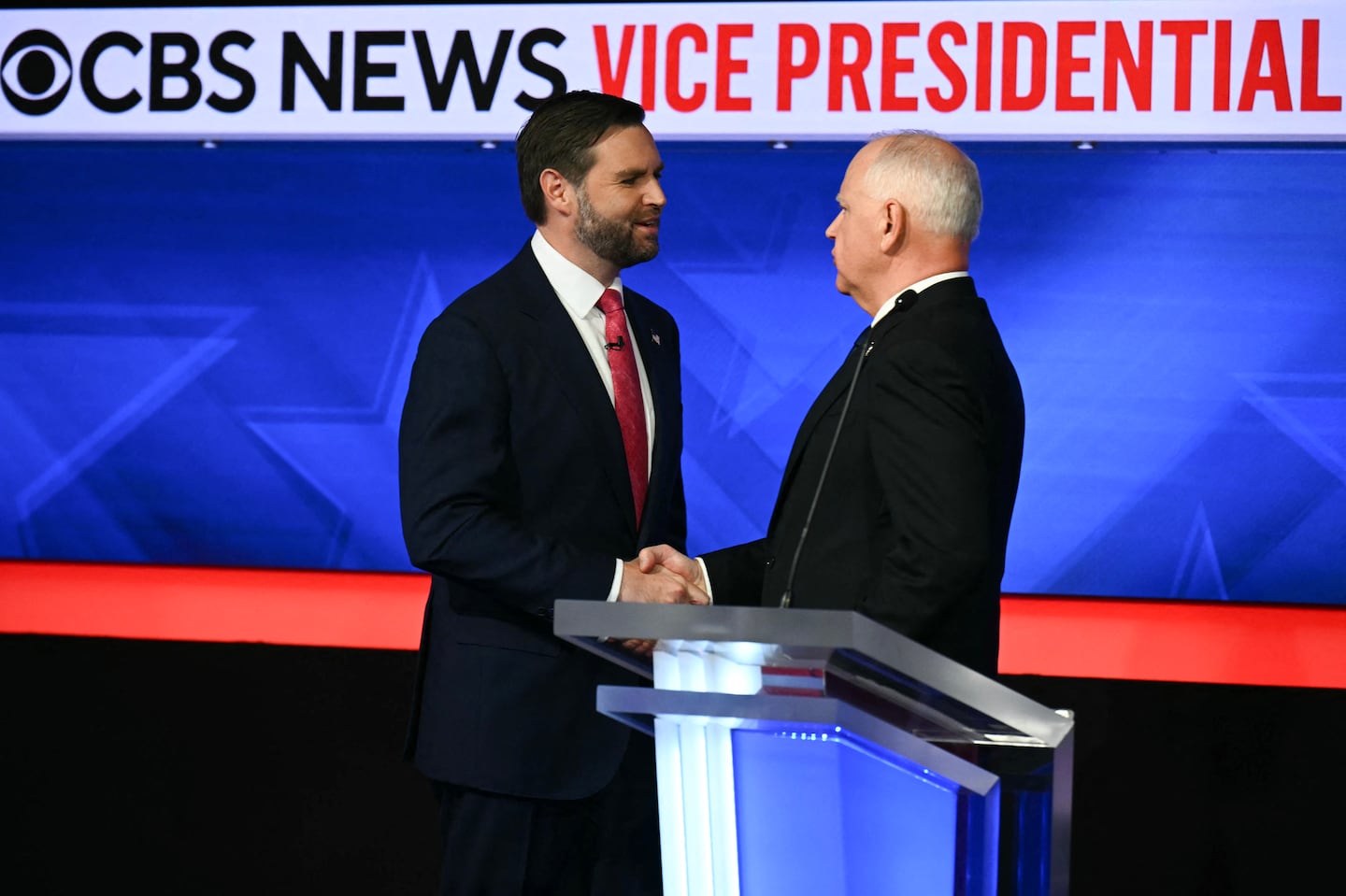 Senator JD Vance and Minnesota Governor Tim Walz shook hands at the end of the debate.