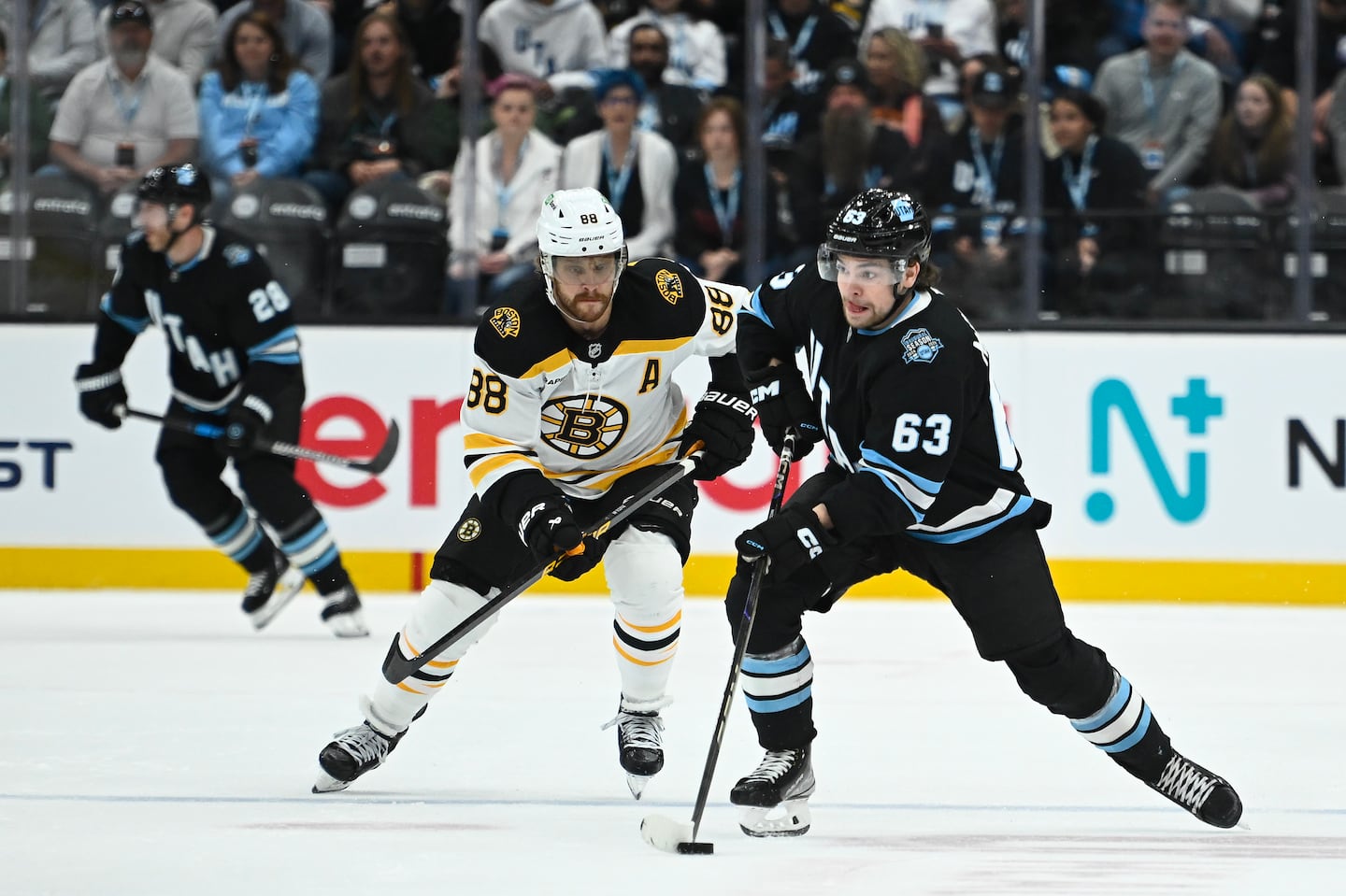 After a slow start, Matias Maccelli and Utah turned it on late to hand David Pastrnak and the Bruins a loss in their first trip to Utah.