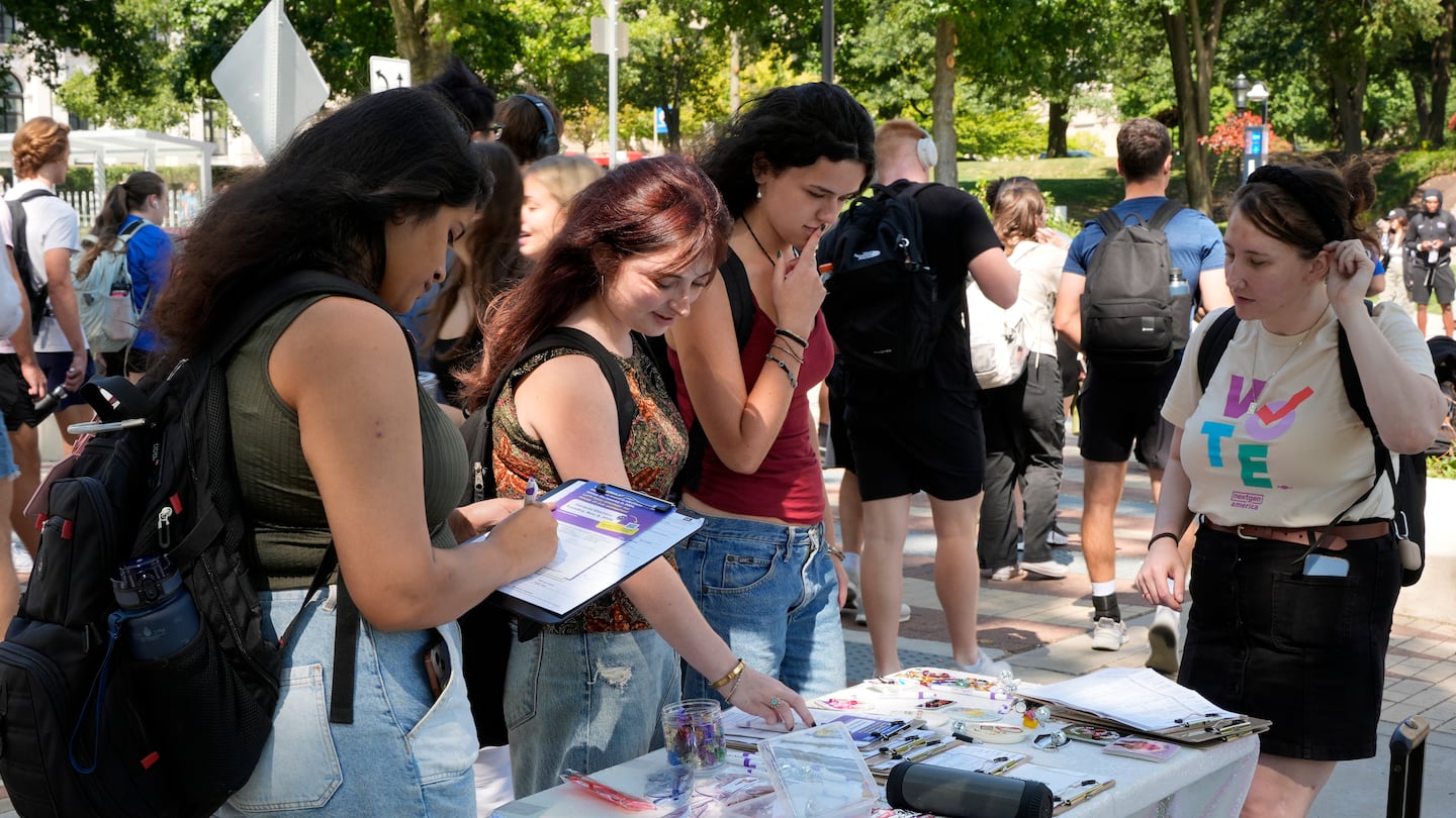 Cortney Bouse explained registering to vote with University of Pittsburgh students on campus in Pittsburgh on Sept. 12.