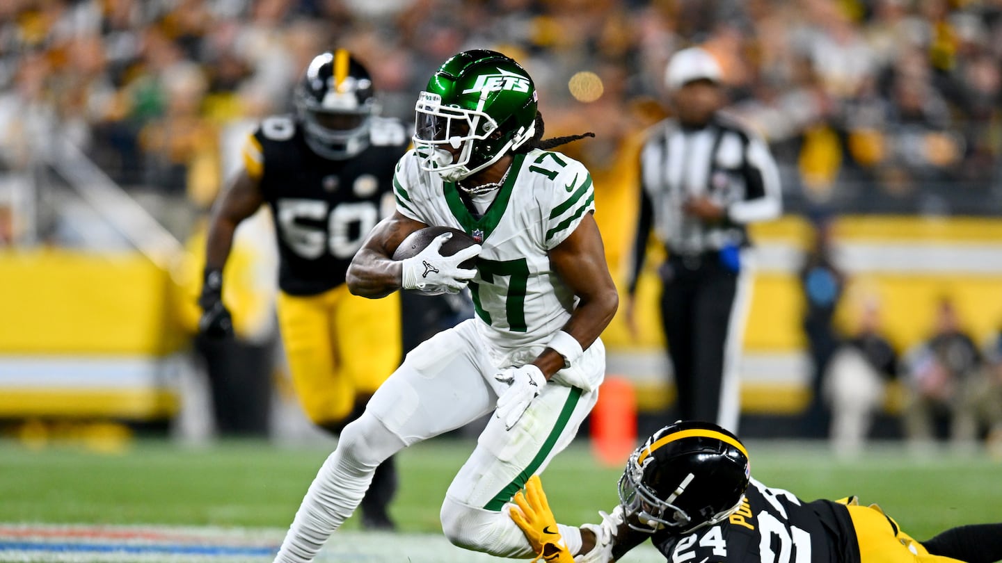 Davante Adams didn't get off to a blazing start (three catches on nine targets), but he gave a well-received pep talk to his new teammates after the loss to Pittsburgh.