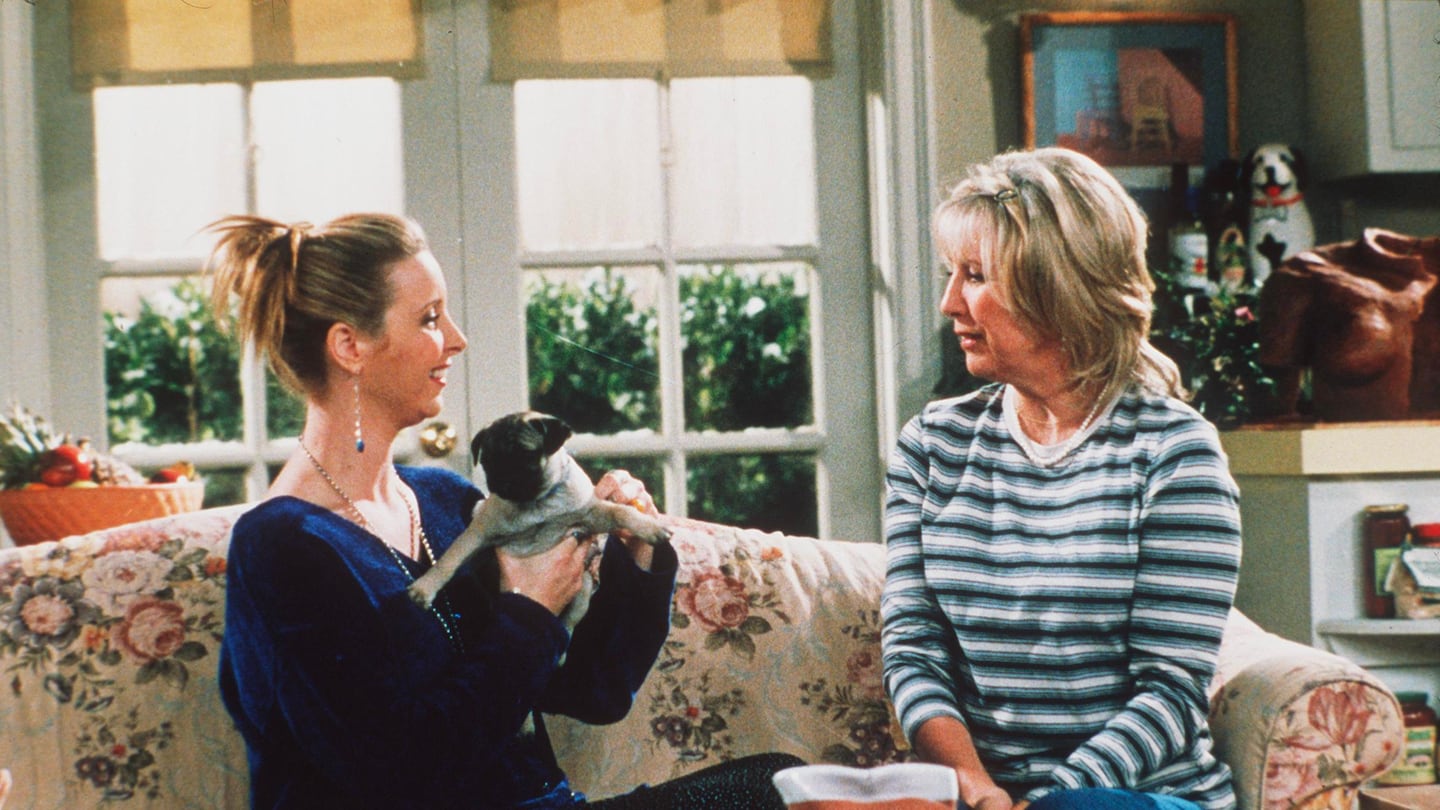 Lisa Kudrow, left, and Teri Garr in a 1997 “Friends” episode.