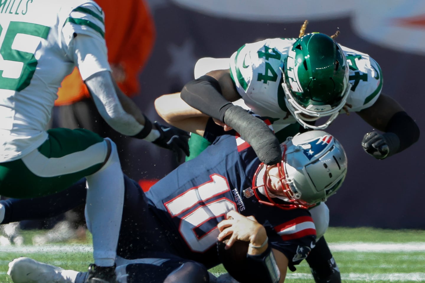 Patriots quarterback Drake Maye left Sunday's game against the Jets with a concussion after being hit by Jamien Sherwood (No, 44) in the first quarter.