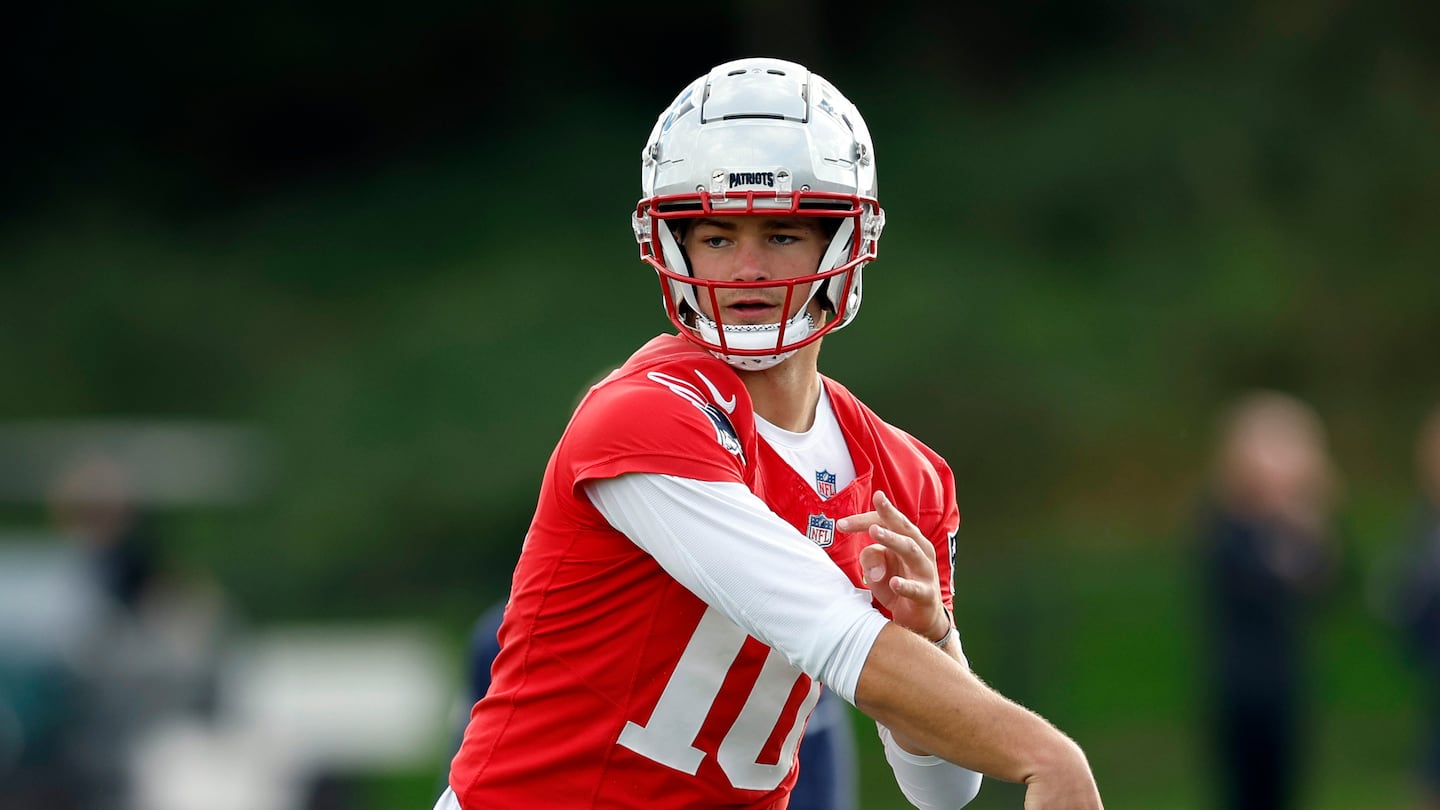 Patriots quarterback Drake Maye has been working his way through the NFL's concussion protocol this week.