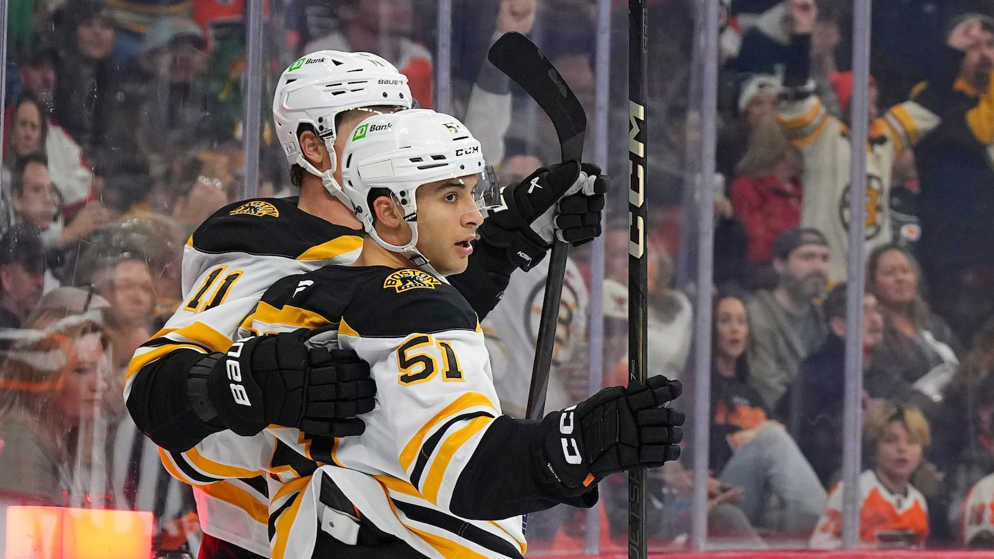 Matt Poitras (51) gave the Bruins a 1-0 lead in the first period in Philadelphia.