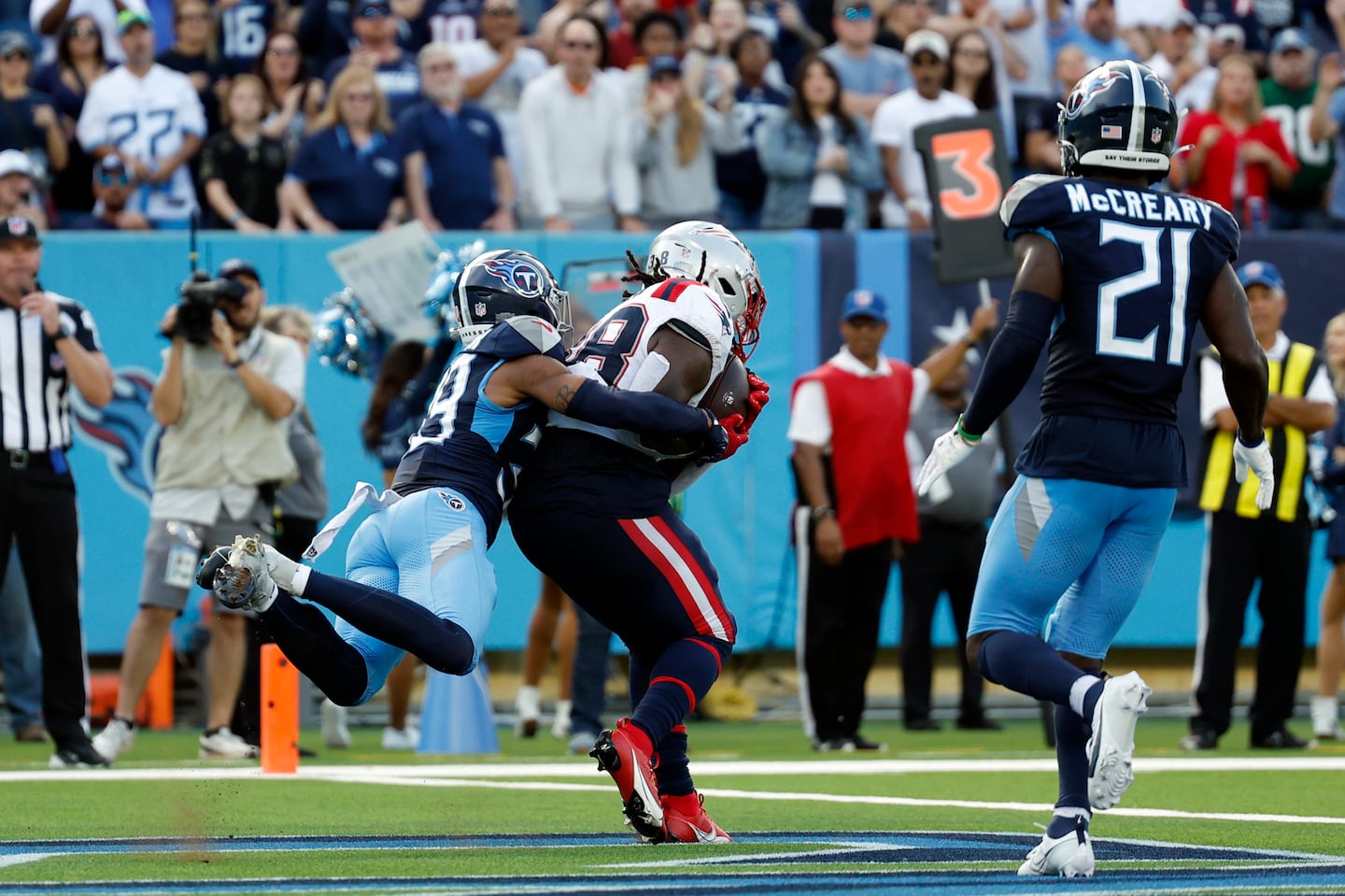 Rhamondre Stevenson catches a game-tying touchdown pass from Drake Maye with no time left in regulation.