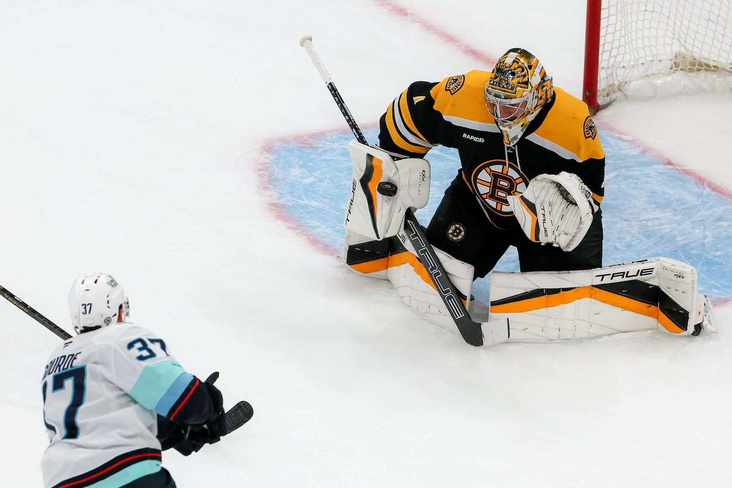 Bruins goalie Jeremy Swayman bounced back from being pulled in his previous start to shut out Yanni Gourde and the Kraken.
