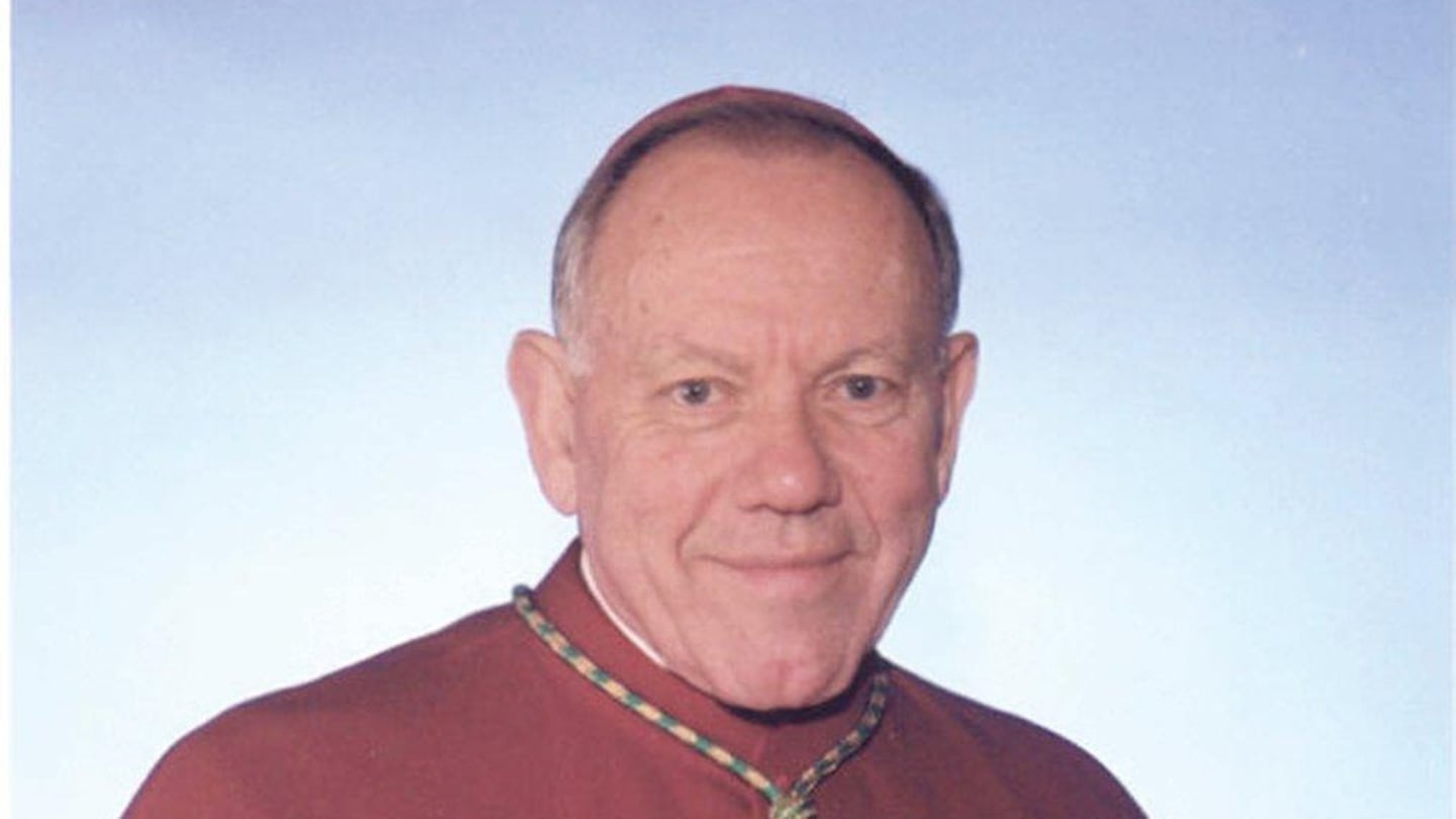 Louis E. Gelineau, who served as the sixth bishop of the Roman Catholic Diocese of Providence for 25 years, died Thursday in North Smithfield, R.I.