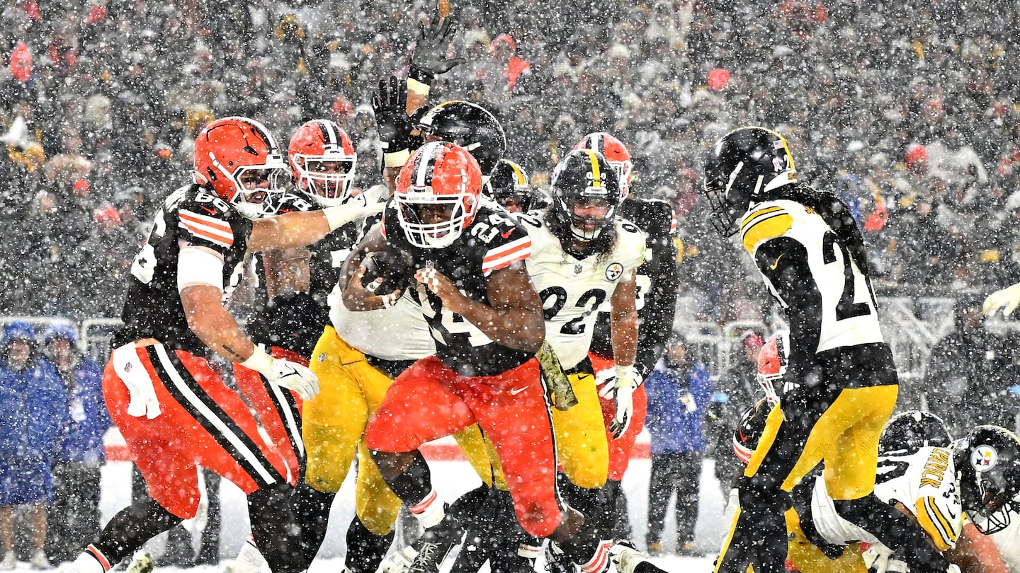 Browns running back Nick Chubb (24) tromps into the end zone for the game-winning against the Steelers Thursday night in Cleveland. 