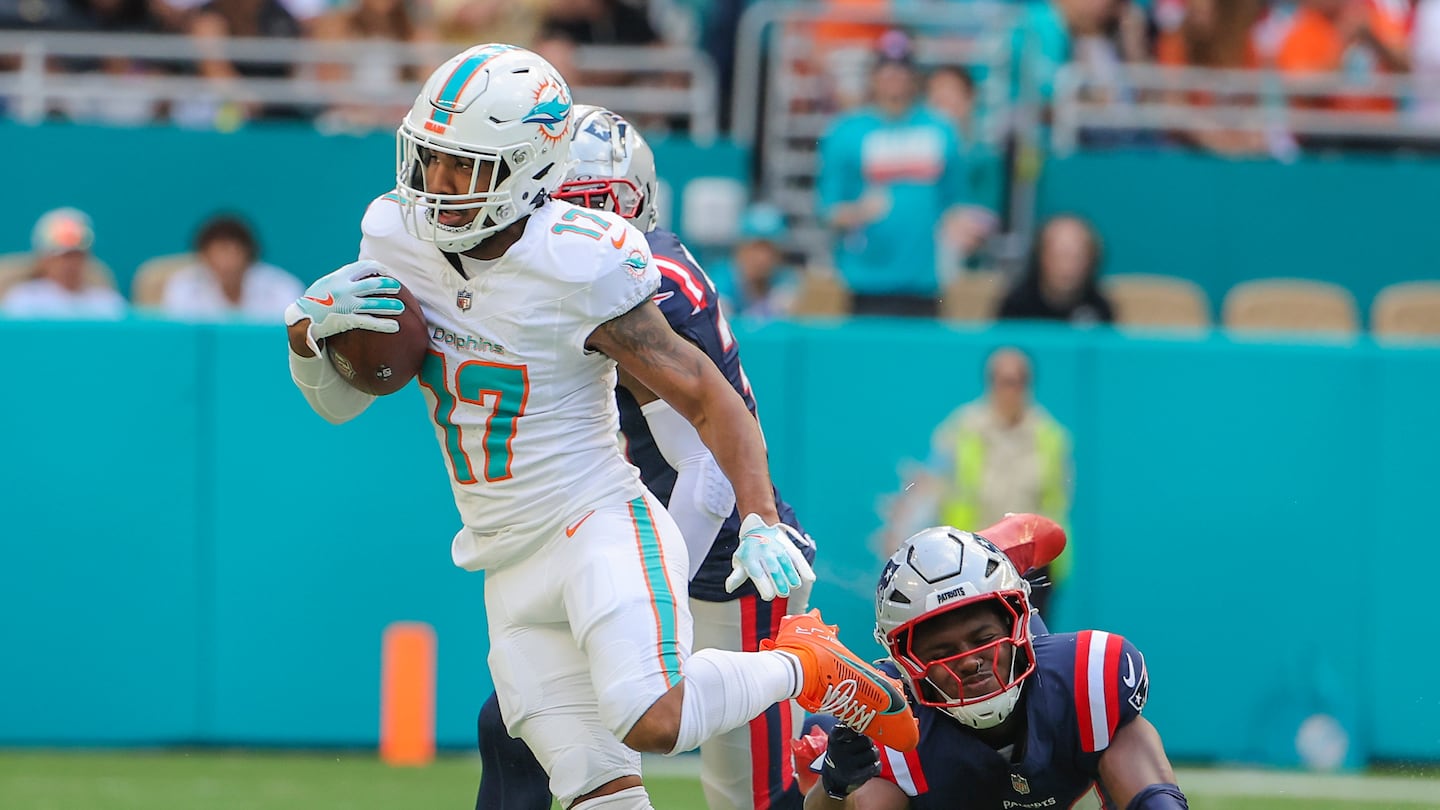 Dolphins receiver Jaylen Waddle had a big game last Sunday against Jaylinn Hawkins and the Patriots' secondary.