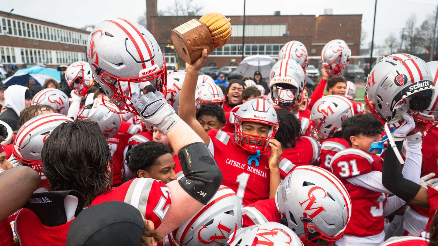 Senior Mekhi Dodd (center) and Catholic Memorial defeated BC High on Thursday.