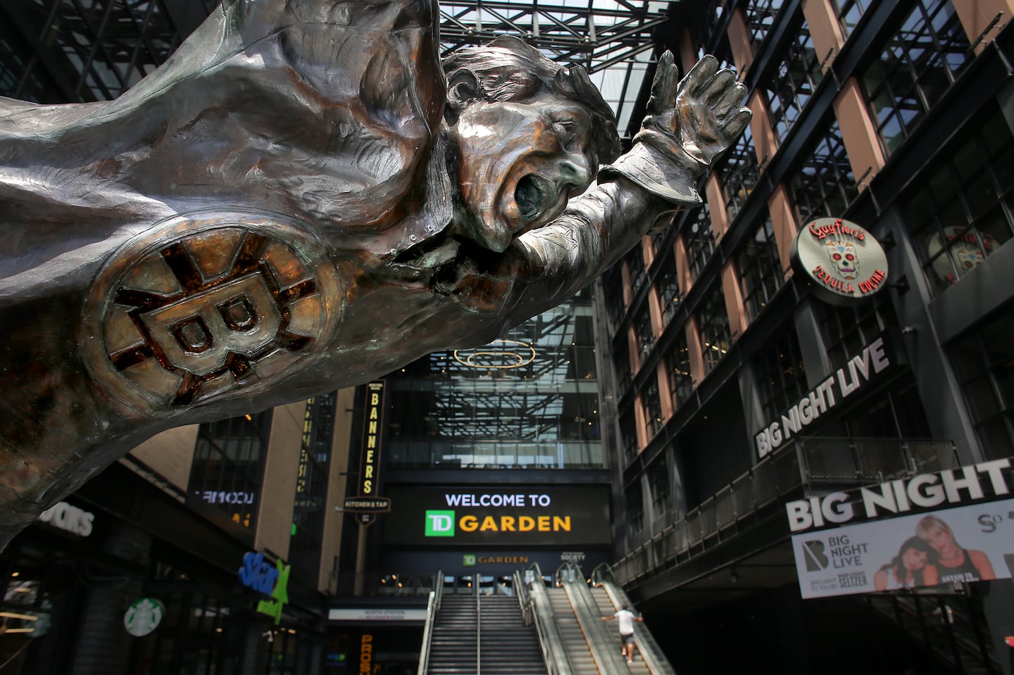 Bobby Orr, immortalized with a statue outside TD Garden, humbly says Gordie Howe is the greatest hockey player of all time, and many have made a case for Wayne Gretzky, but eyes don’t lie.