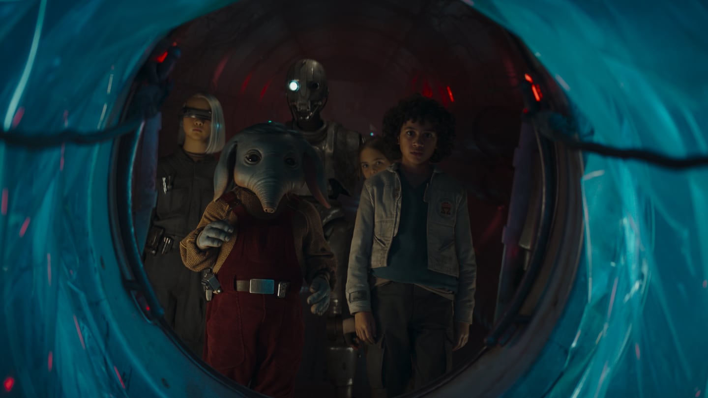 From left: KB (Kyriana Kratter), Neel (Robert Timothy Smith), SM-33 (voiced by Nick Frost), Fern (Ryan Kiera Armstrong), and Wim (Ravi Cabot-Conyers) in "Skeleton Crew."