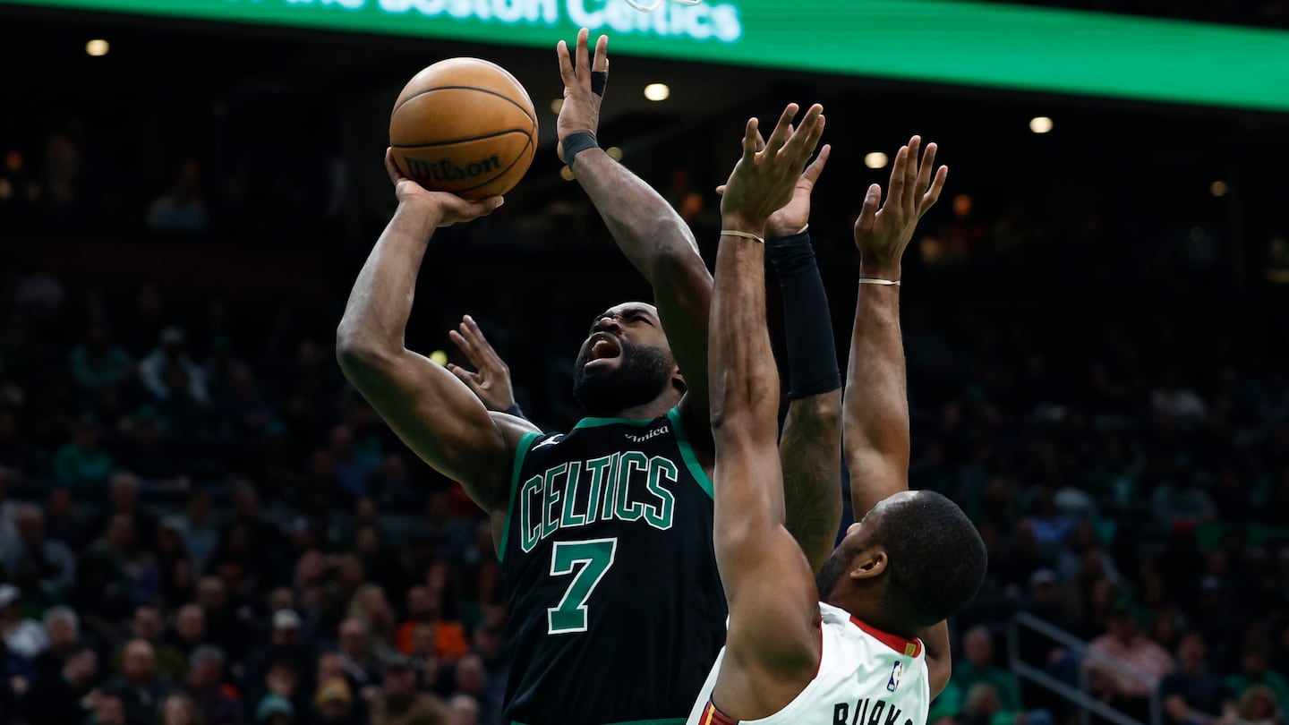 Jaylen Brown (29 points in 31 minutes) and the Celtics pulled away from Alec Burks's Heat to get back into the win column.