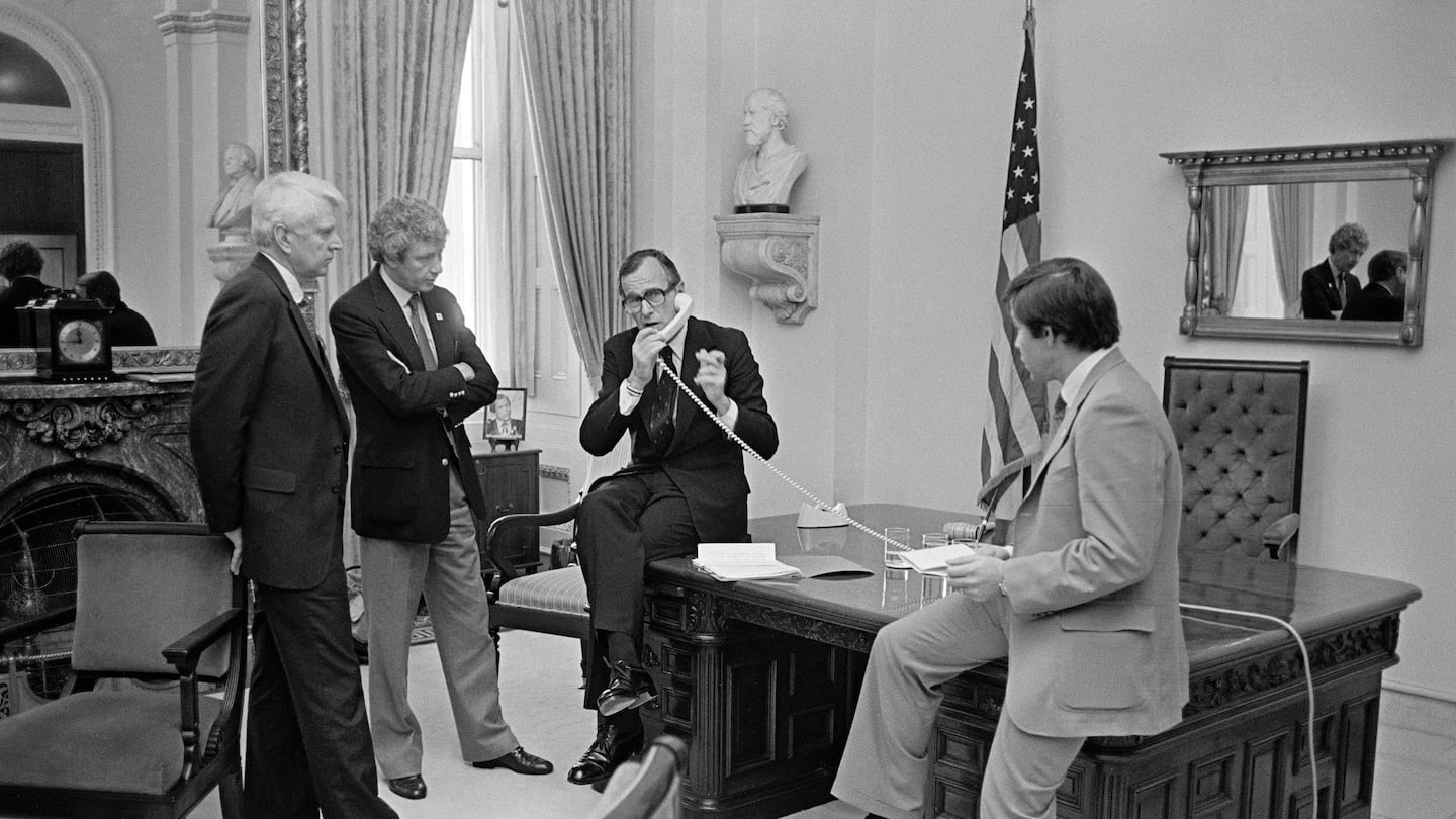 FILE Ñ Peter B. Teeley, second from left, met with President George H.W. Bush, center, who was vice president at the time, and other aides, in Washington on April 3, 1981. 