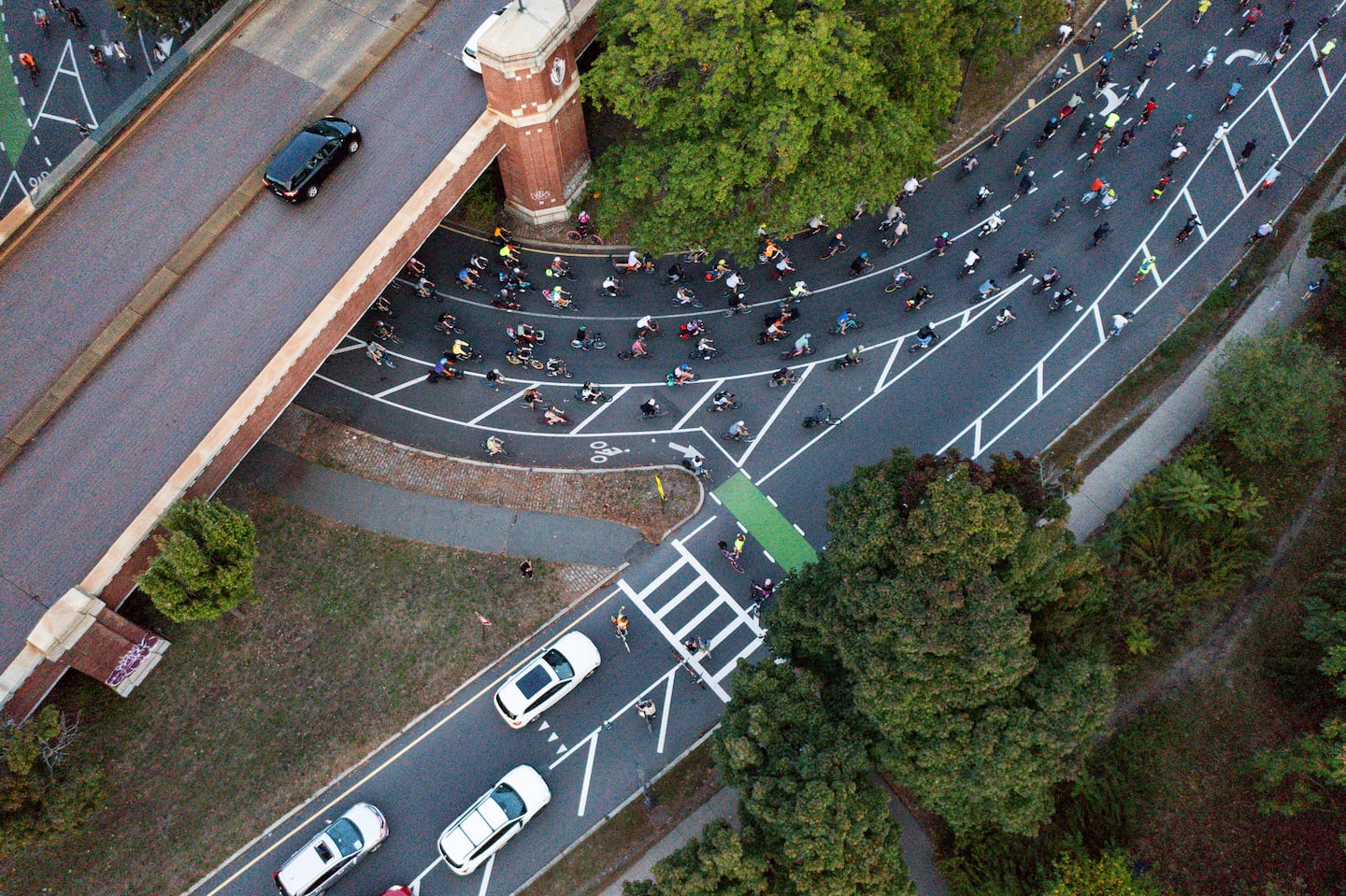 On September 27, bicyclists  stopped traffic and biked around the rotary near Boston University Bridge for three minutes to honor John Corcoran and other cyclists who have died this year.
xxcyclistreaction