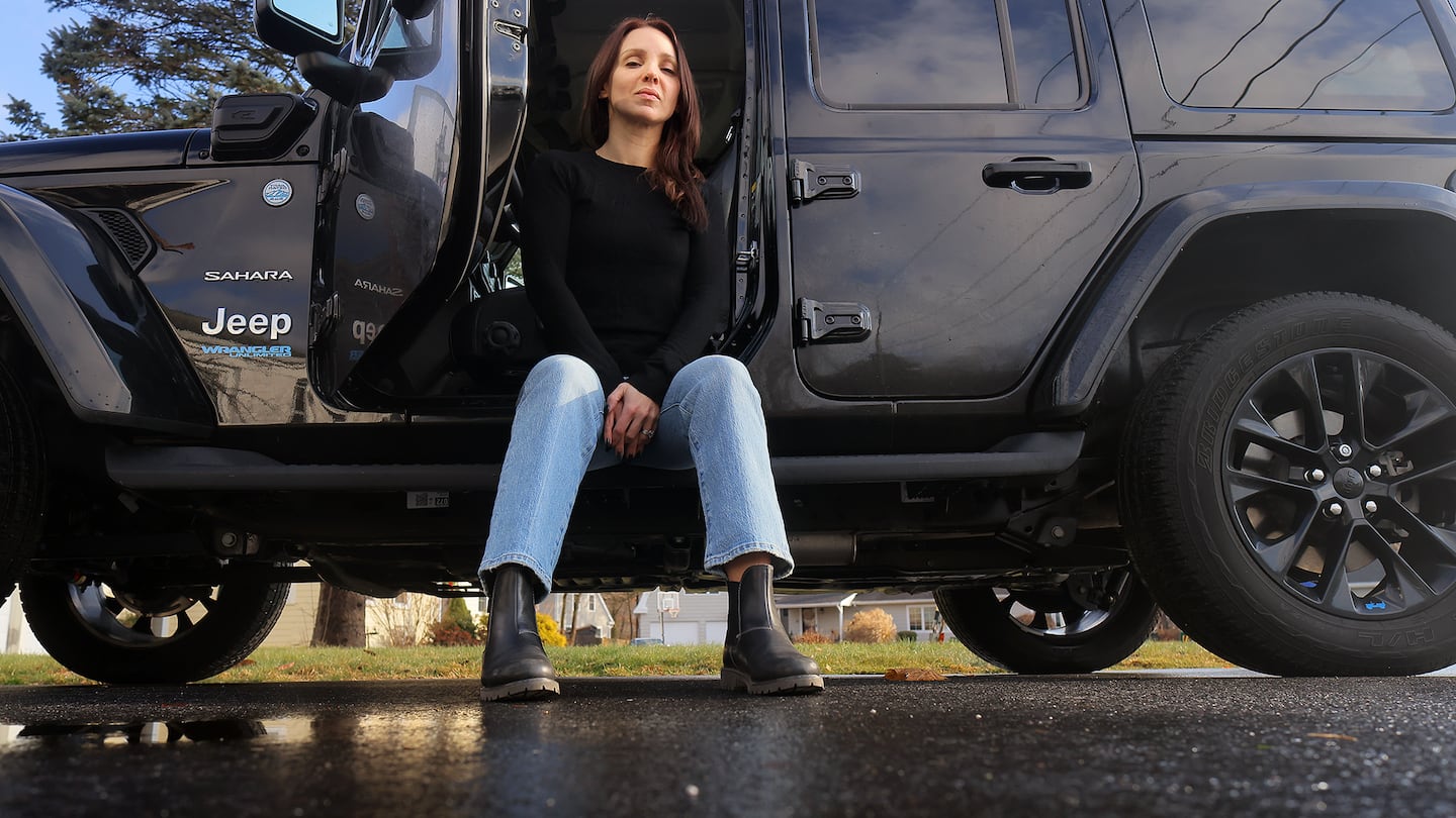 Jillian Kavanagh leased a new 2022 Jeep Wrangler 4xe plug-in hybrid two years ago, but the electric drive doesn’t work, so she’s seeking compensation under the federal — not state — Lemon Law.