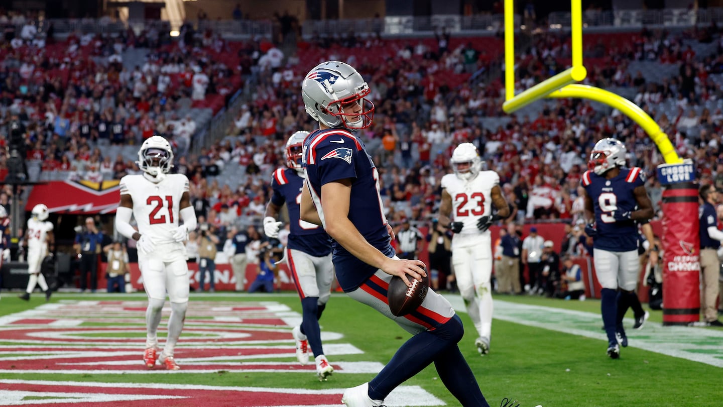 Patriots quarterback Drake Maye rushed for a 5-yard touchdown with 1:55 left in the fourth quarter.