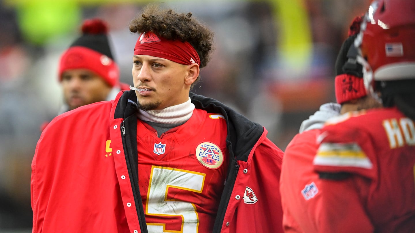 Patrick Mahomes sustained a mild high-ankle sprain late in a 21-7 win in Cleveland on Sunday.